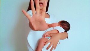 子供を守る妻の行動