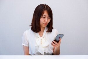 辛くても連絡を無視しない